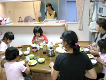 天使園・食事の様子