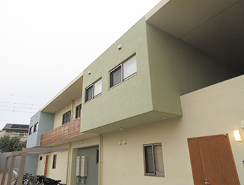 男子棟（中庭から）